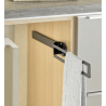 Ausziehbarer Handtuchhalter mit Montage im Schrank oder an der Seite der Küche mit einer Gesamtlänge von 390 mm. Die Gesamtlänge nach Verlängerung beträgt 730 mm