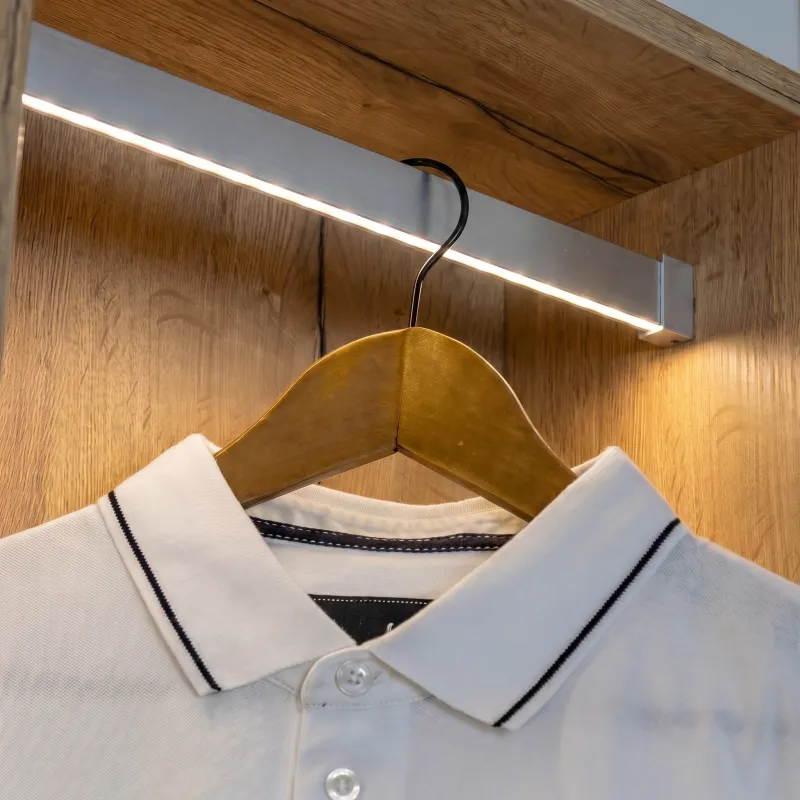 SLIM Garderobenstange für LED-Streifen mit Abdeckung / Aluminium