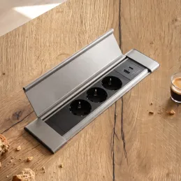 SLIM BOX SCHUKO 3-fach Steckdosenleiste für den Innenbereich 230V + USB / Edelstahl